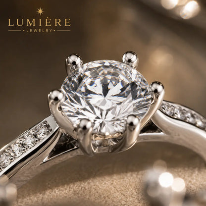 Grand Solitaire Ring · Brilliant-Cut Stone