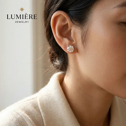 Lumière Studs · Moissanite