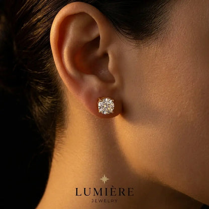 Éclat Studs · Moissanite