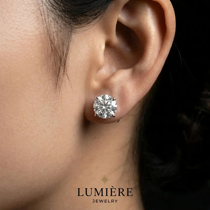 Lumière Studs · Moissanite