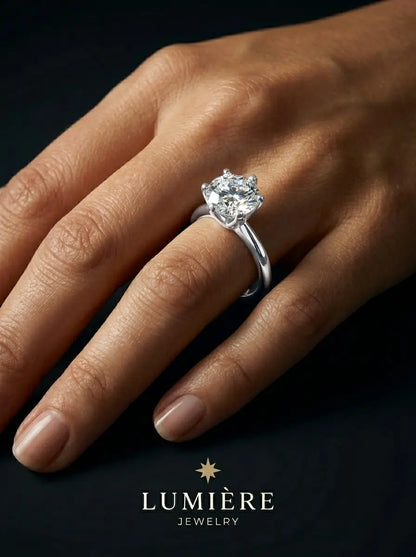 Lumière Solitaire Ring · Moissanite