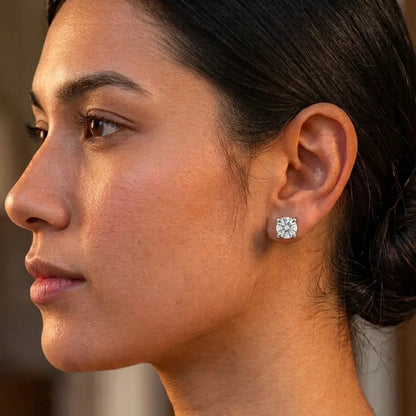 Lumière Studs · Moissanite