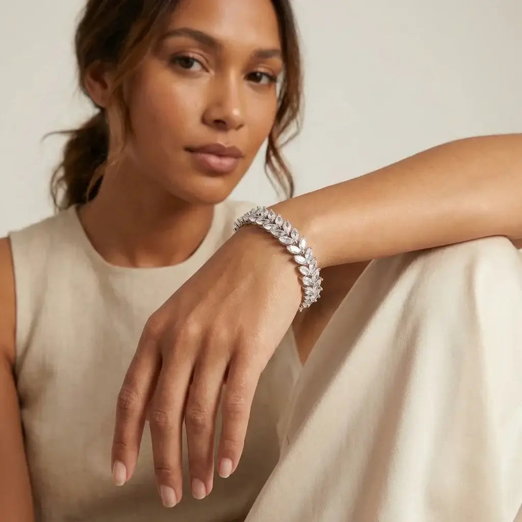 Laurel Bracelet · Silver e Laurel Bracelet · Gold Tone