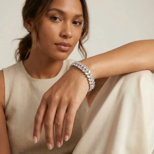 Laurel Bracelet · Silver e Laurel Bracelet · Gold Tone