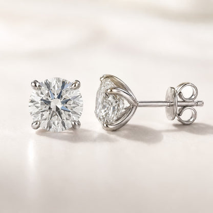 Lumière Studs · Moissanite