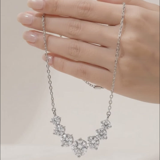 Arc Necklace · Moissanite